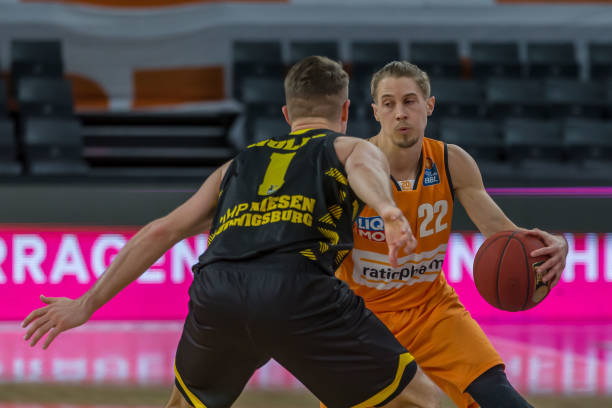 跨界加持更 跨界加持更